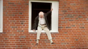 Phim Ông Trăm Tuổi Trèo Qua Cửa Sổ Và Biến Mất - The 100 Year-Old Man Who Climbed Out the Window and Disappeared (2013)